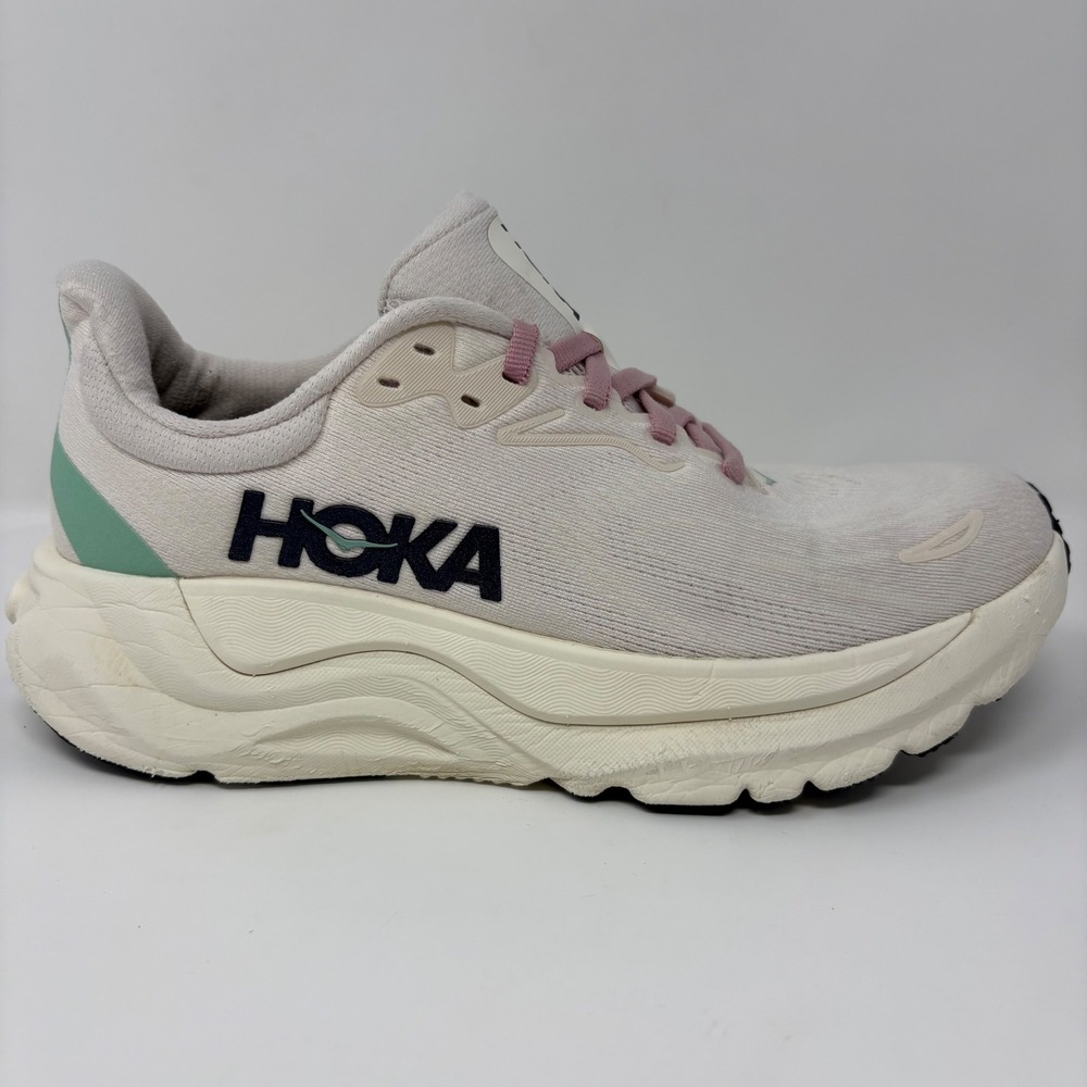 Hoka Arahi 8 Women's Size 7.5 Cream Grey Athletic Running Shoes Sneakers